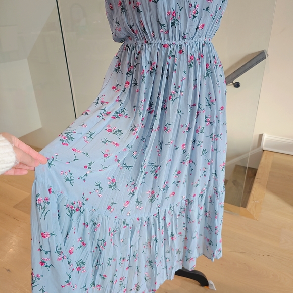 Floral Blue Sleeveless Dress - Picture 9 of 9